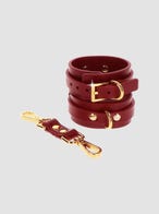 Taboom Bondage in Luxury Handfesseln