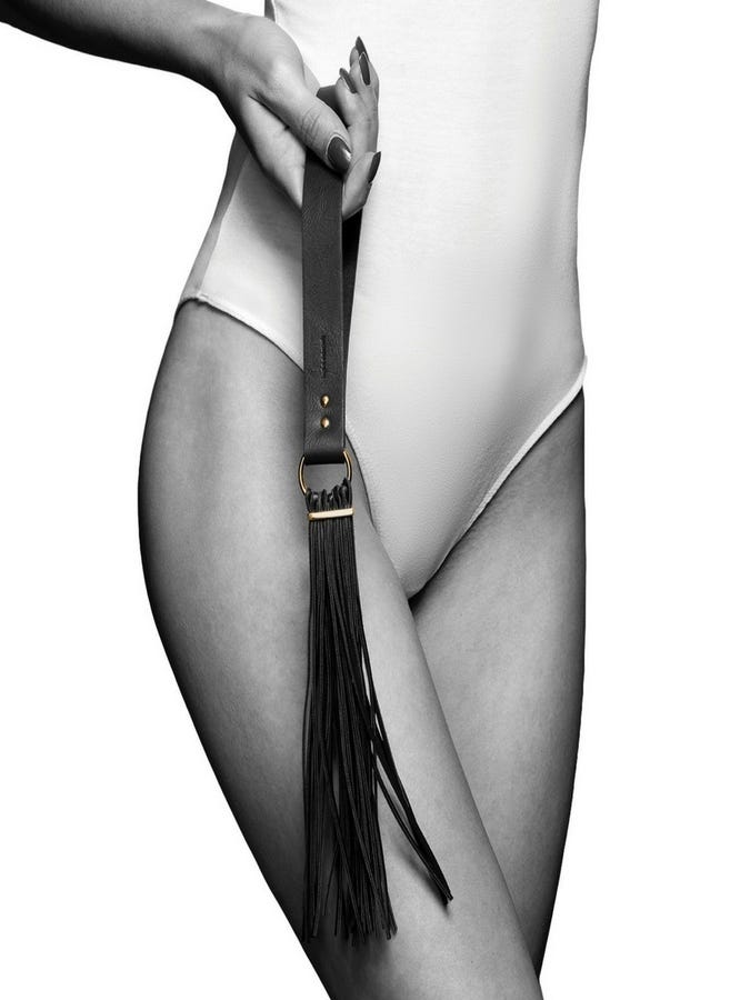 maze tassel flogger black amorana